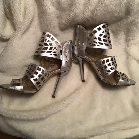 BCBG NWT metallic heels - Picture 13 of 14